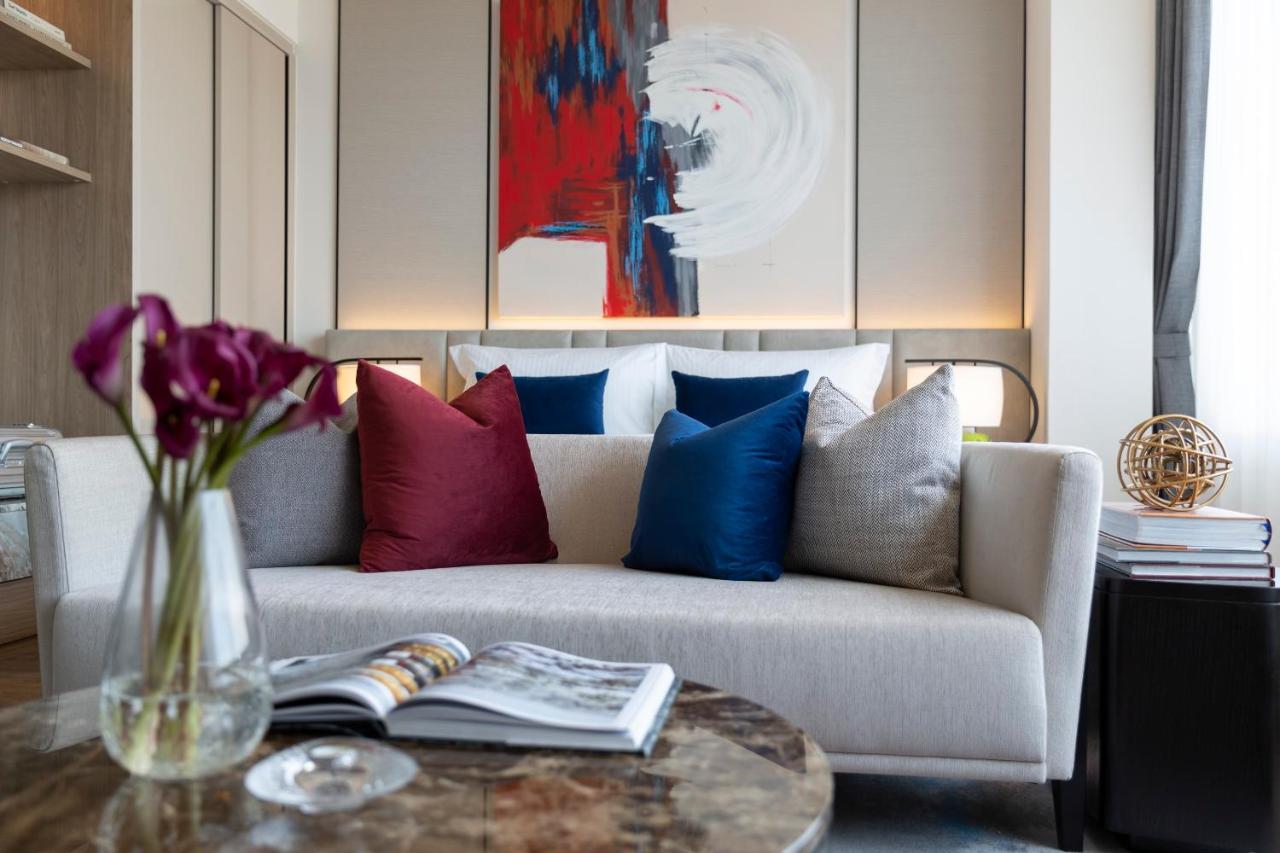 Ascott Embassy Sathorn Bangkok 호텔 외부 사진 A living room at The Hari