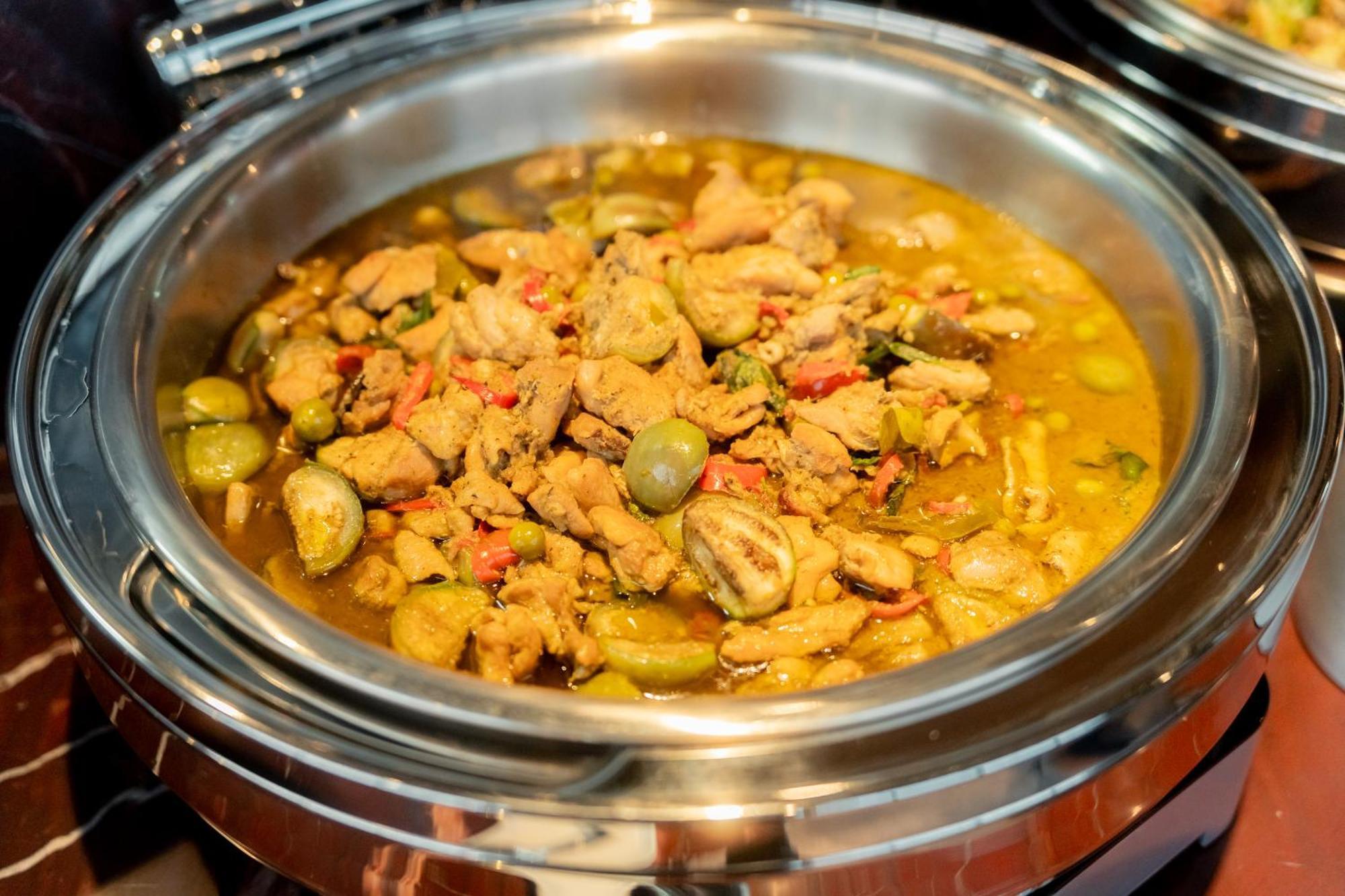 Ascott Embassy Sathorn Bangkok 호텔 외부 사진 A chafing dish