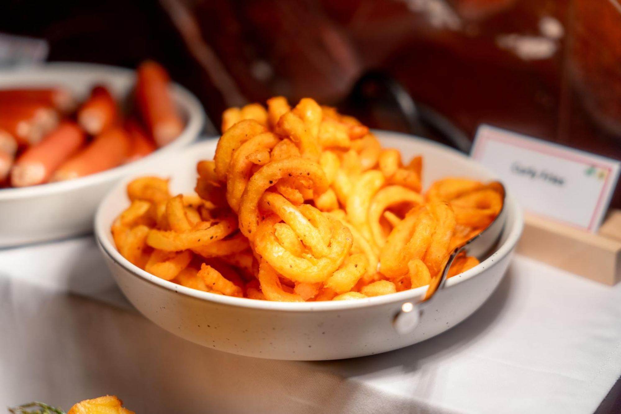 Ascott Embassy Sathorn Bangkok 호텔 외부 사진 A bowl of masala fries