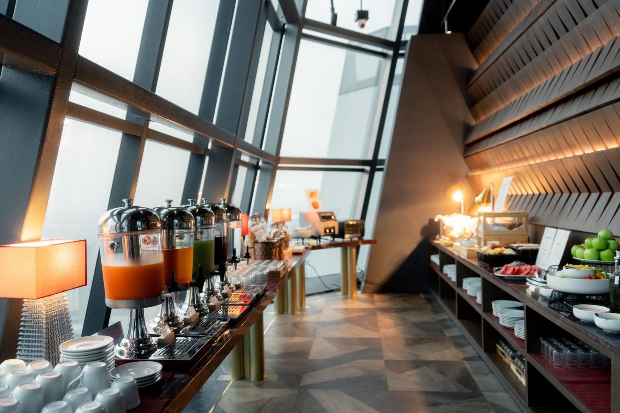 Ascott Embassy Sathorn Bangkok 호텔 외부 사진 The lounge at the airport